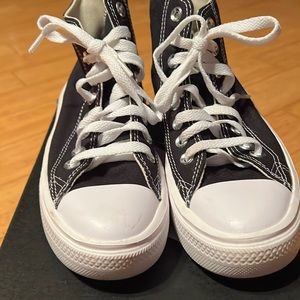Converse CTAS move hi- women size 5. Black/white platform